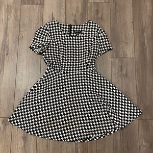 White and black patterned dress